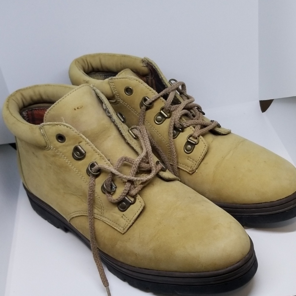 Bass V789 waterproof tan outdoor boot 8.5